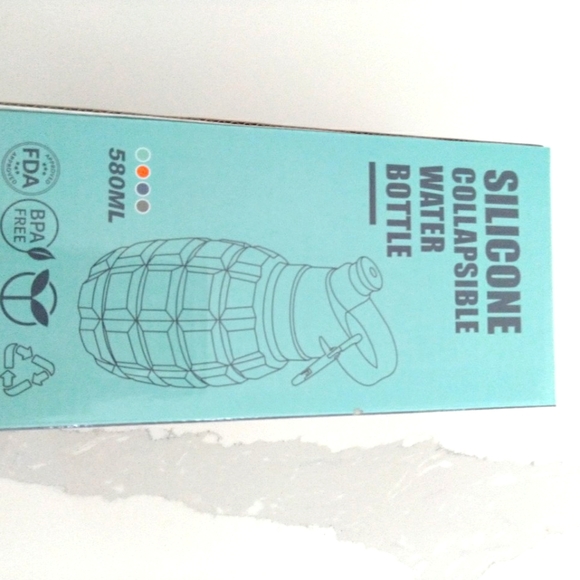 18oz Collapsible Travel Water Bottle - Picture 3 of 3